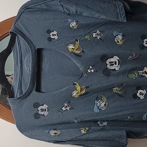 Disney 2XL 👕 Hand cut for keyhole design